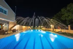 Dominoes Hotel
