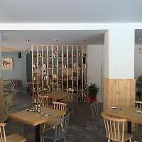 Dominoes מלון איפסוס