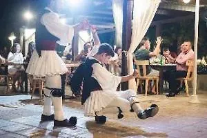 Dominoes מלון 3*