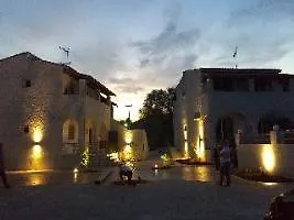 Dominoes Hotel Ýpsos