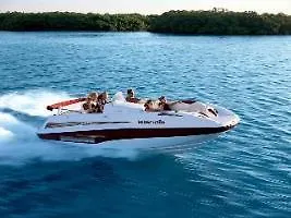 Dominoes Hotel Ýpsos